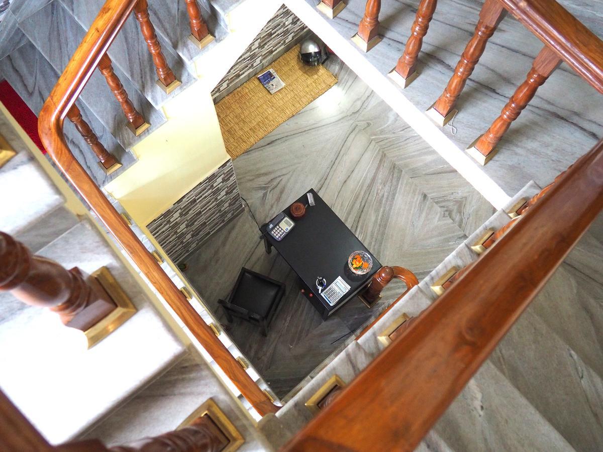 Aroma Tourist Hostel ポカラ エクステリア 写真