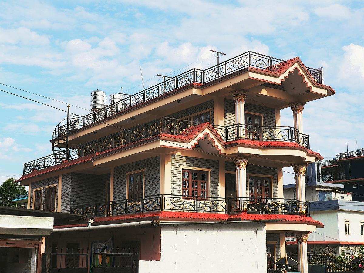 Aroma Tourist Hostel ポカラ エクステリア 写真