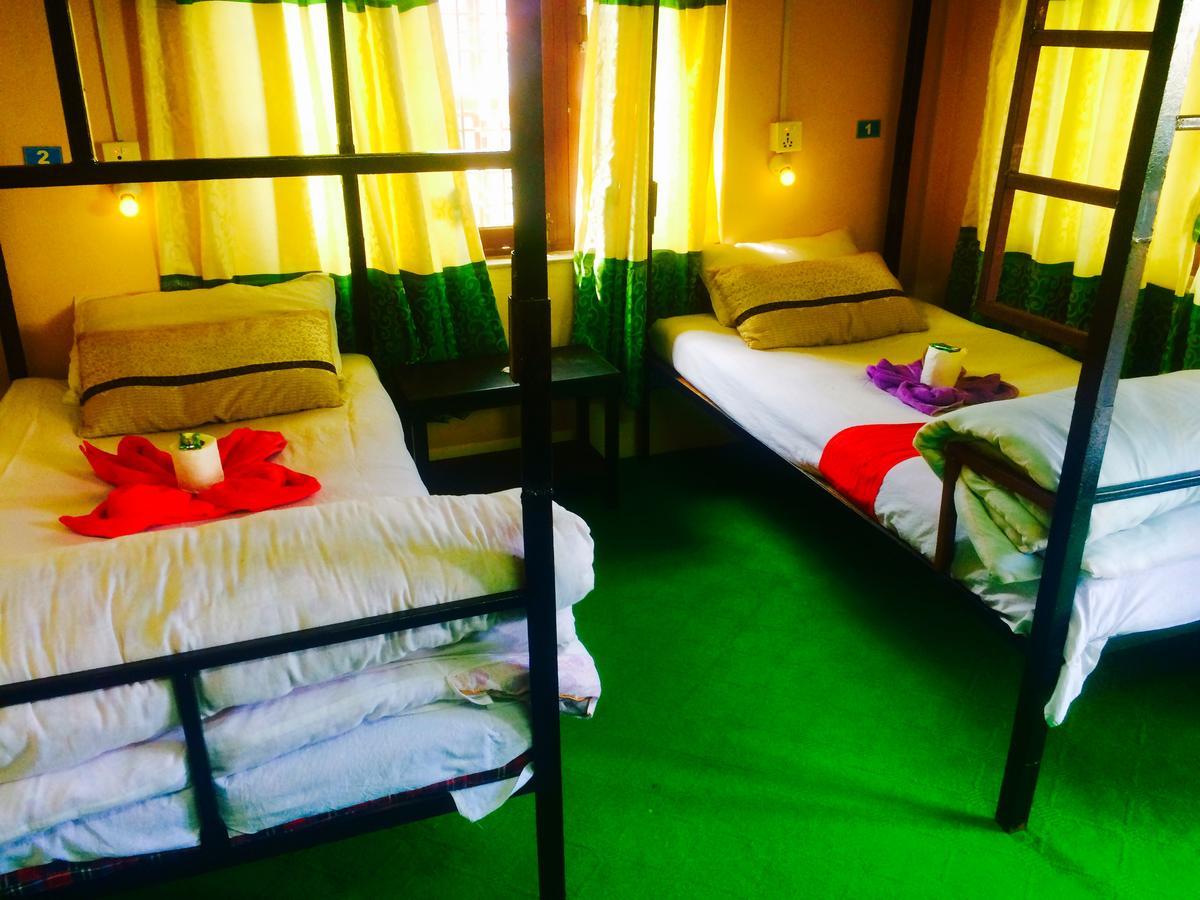 Aroma Tourist Hostel ポカラ エクステリア 写真
