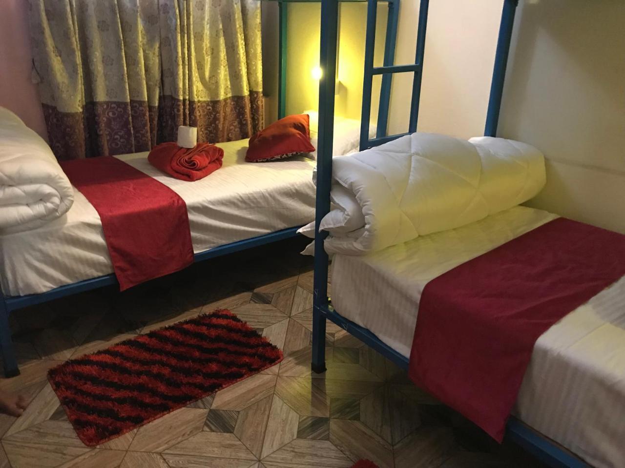 Aroma Tourist Hostel ポカラ エクステリア 写真