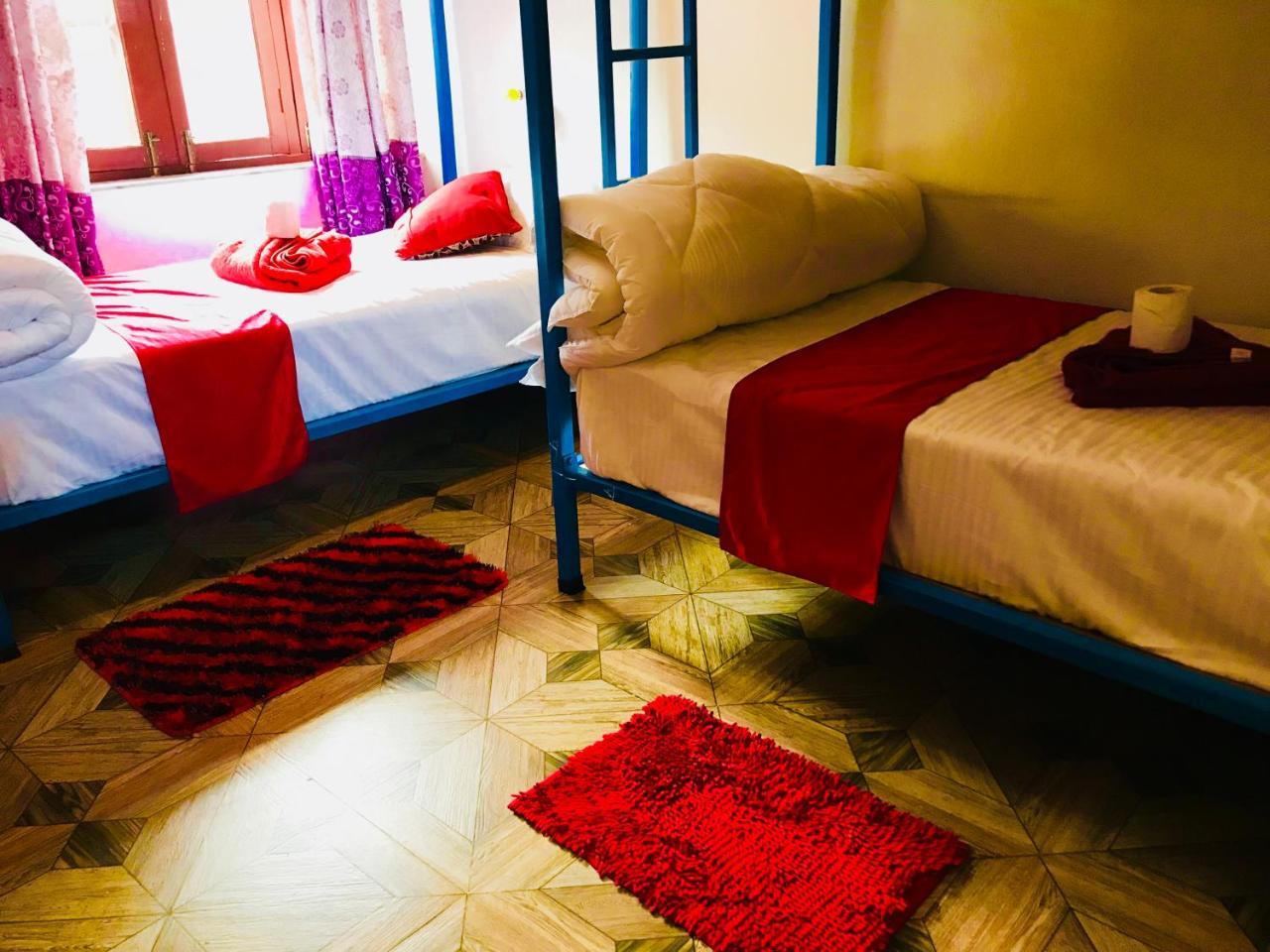 Aroma Tourist Hostel ポカラ エクステリア 写真