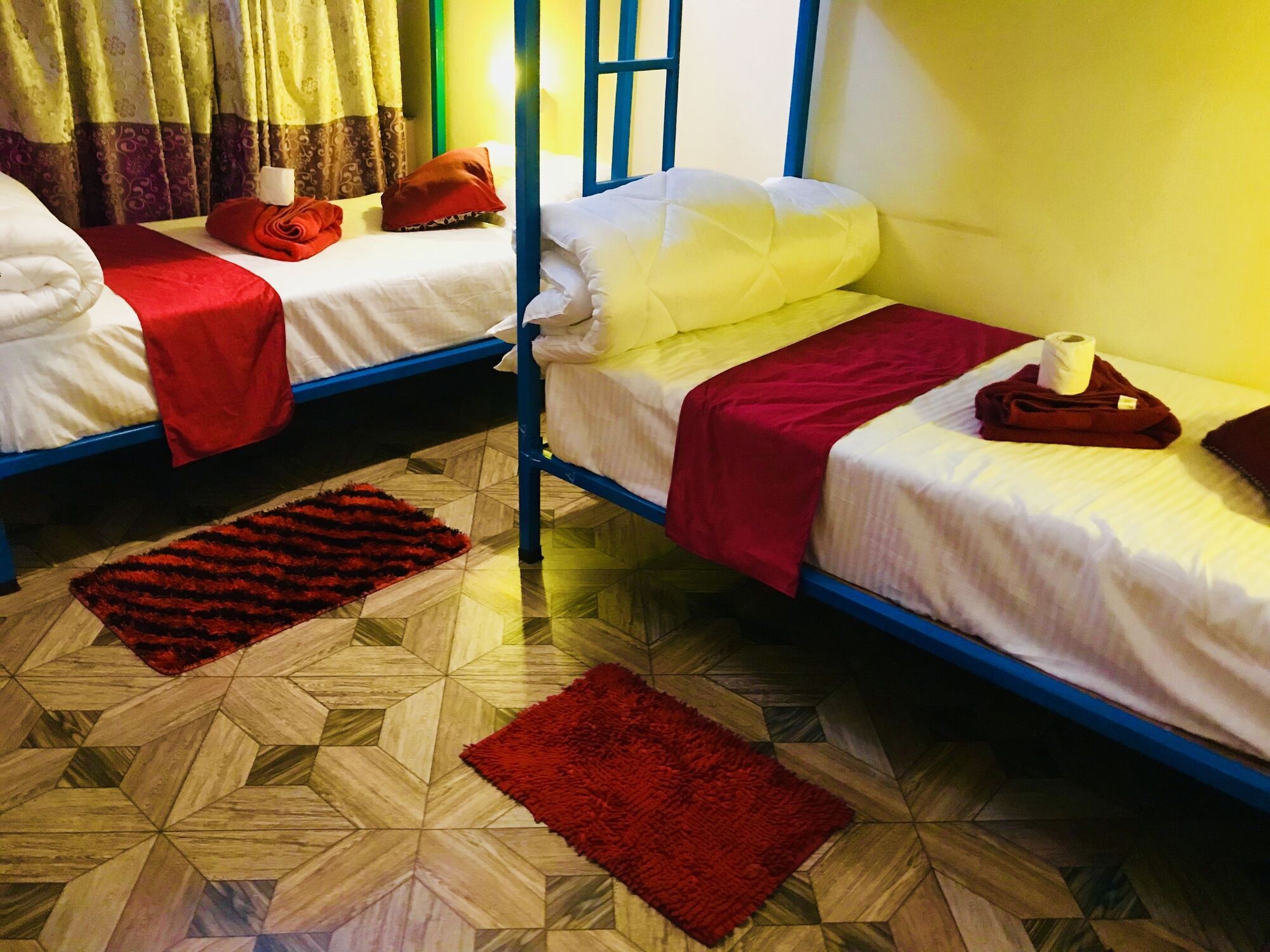 Aroma Tourist Hostel ポカラ エクステリア 写真